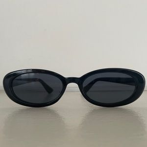 Round oval black sunglasses